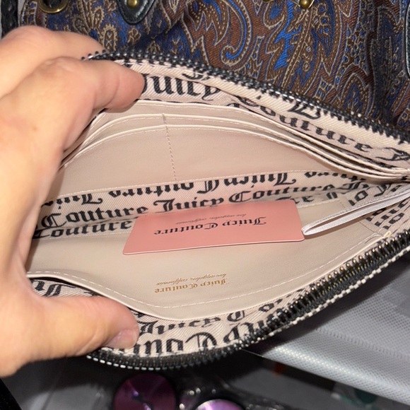 Juicy Couture Black and White Logo Clutch - Picture 7 of 7